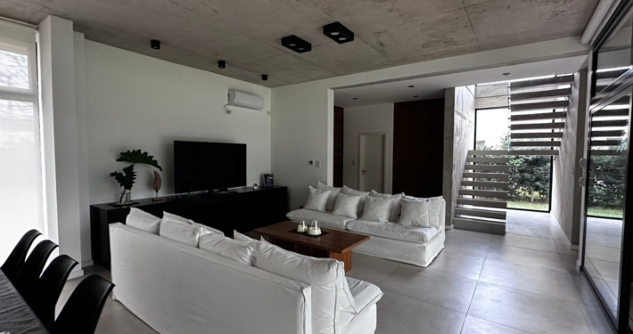 b4aa7e50-bd42-4801-8839-70f7b60d8b97